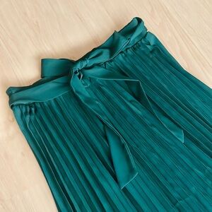 Elegant Emerald Green Pleated Full Skirt